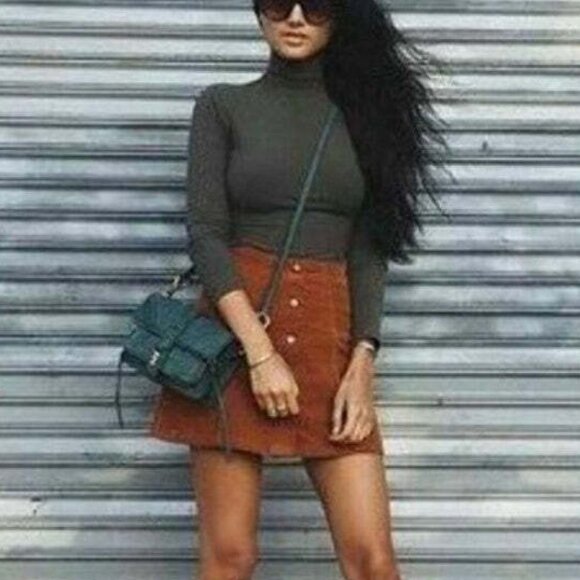 She+Lo Moto Small Green Leather Camera Crossbody Bag - Picture 4 of 9